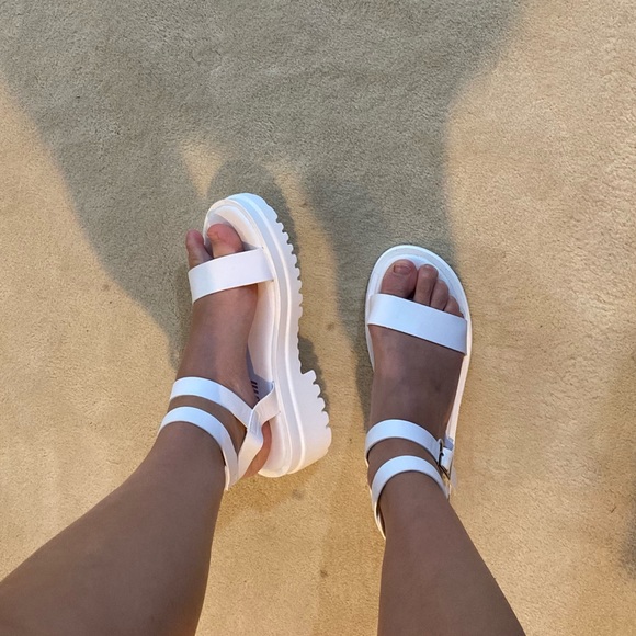 White platform sandals - Picture 2 of 4